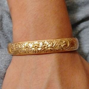 Fake gold flower bracelet